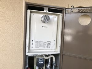 岐阜県 集合住宅 扉内設置ガス給湯器交換工事【株式会社山嘉】
