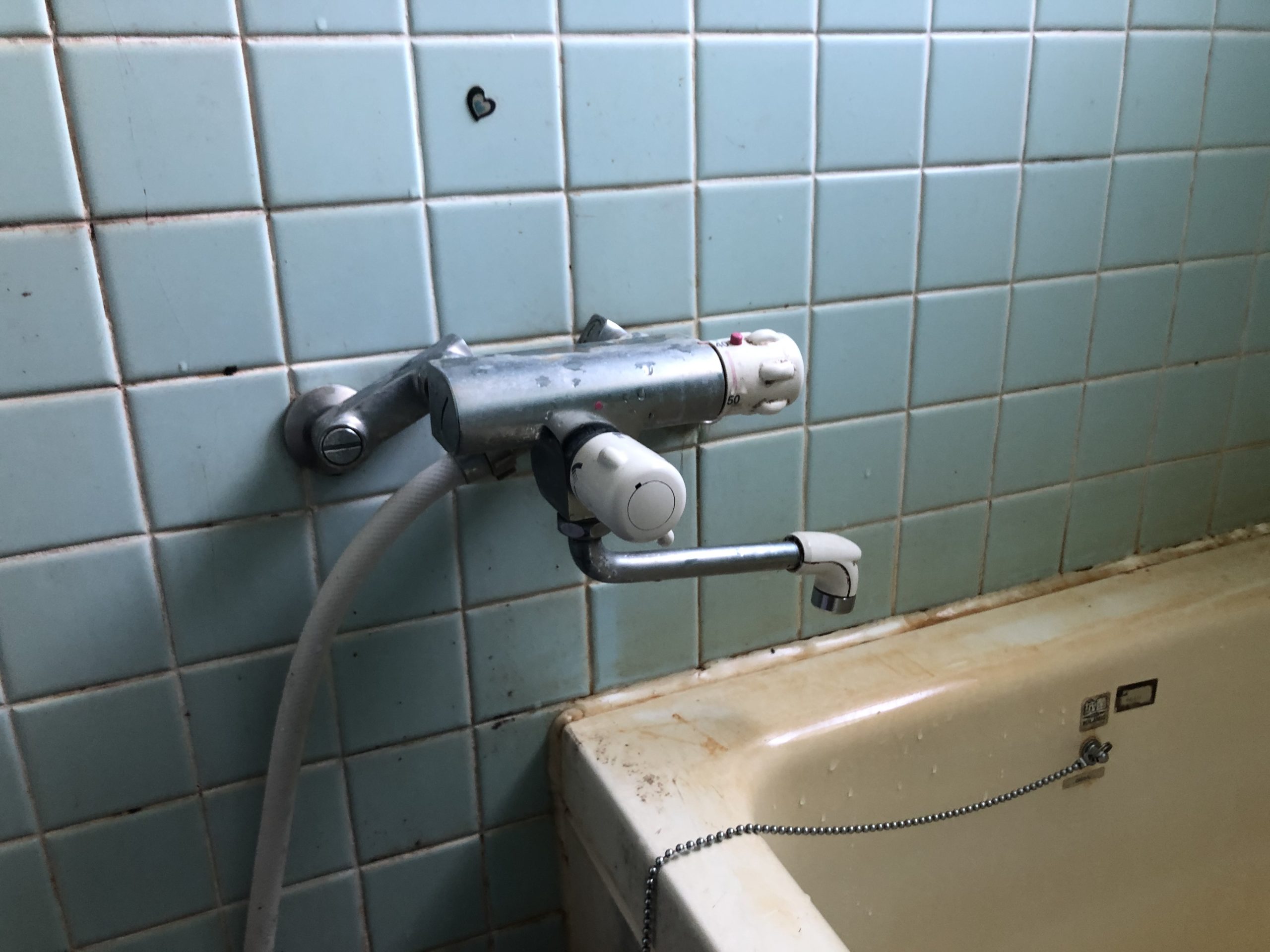 こんにちは! 株式会社山嘉の田口太一と申します。 本日は、浴室水栓取替工事のご紹介をさせて頂きます。 ご依頼ありがとうございます!