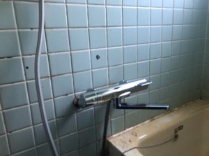 こんにちは！ 株式会社山嘉の田口太一と申します。 本日は、浴室水栓取替工事のご紹介をさせて頂きます。 ご依頼ありがとうございます！